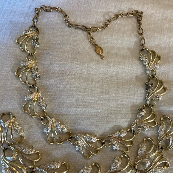 Sarah Coventry Vintage Ornate Necklace and Bracelet Set - Picture 2 of 9